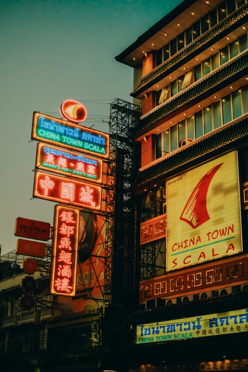 Bangkok 2024 — heat, neon and the tropical rhythm of the city