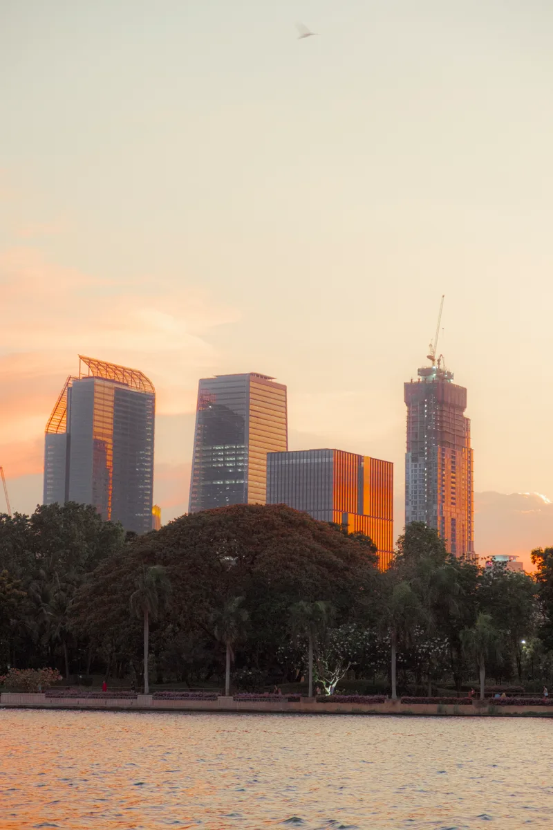 Bangkok 2024 — heat, neon and the tropical rhythm of the city