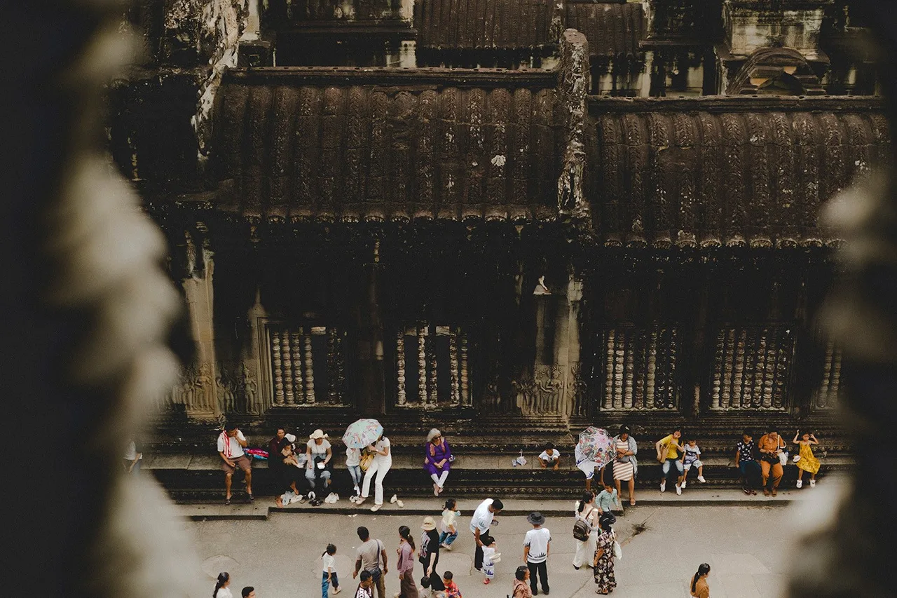 People of Cambodia — street photography of Siem Reap, Bon Om Touk and daily life