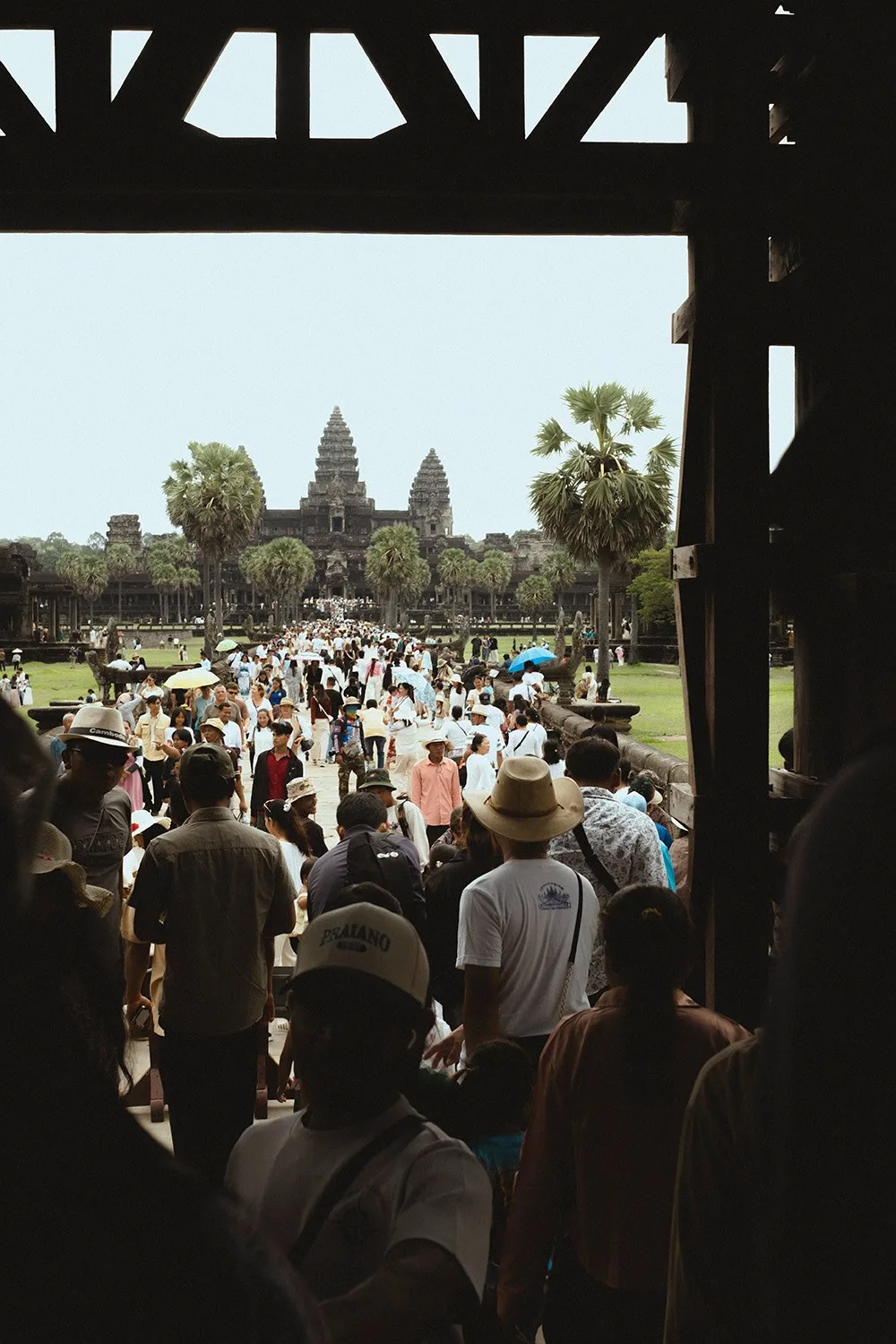 People of Cambodia — street photography of Siem Reap, Bon Om Touk and daily life