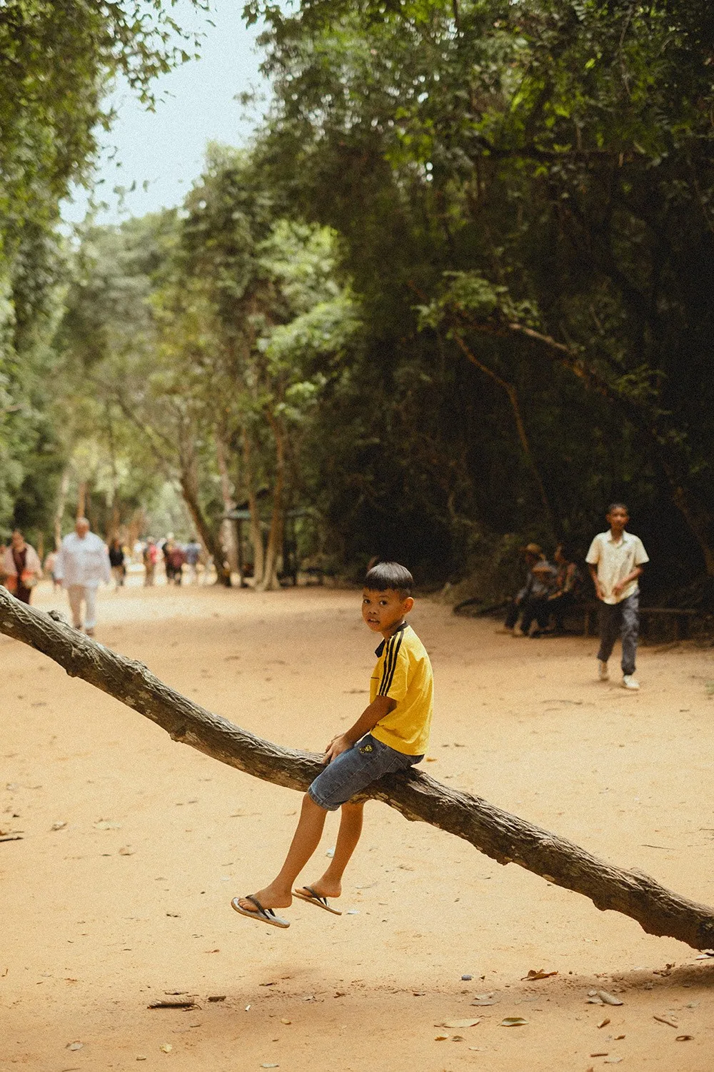 People of Cambodia — street photography of Siem Reap, Bon Om Touk and daily life