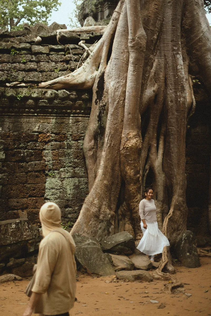 Angkor Wat grounds — towers, galleries, tourist crowds, hidden corners
