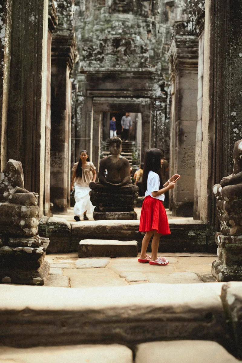 People of Cambodia — street photography of Siem Reap, Bon Om Touk and daily life