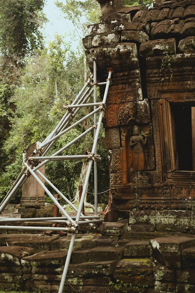 Angkor Wat grounds — towers, galleries, tourist crowds, hidden corners